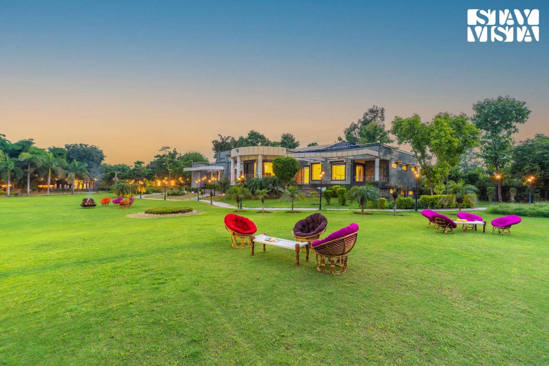 Stayvista At Wandering Vines Indoor Pool 4Bhk Luxury Villa In Delhi Sohna Екстер'єр фото